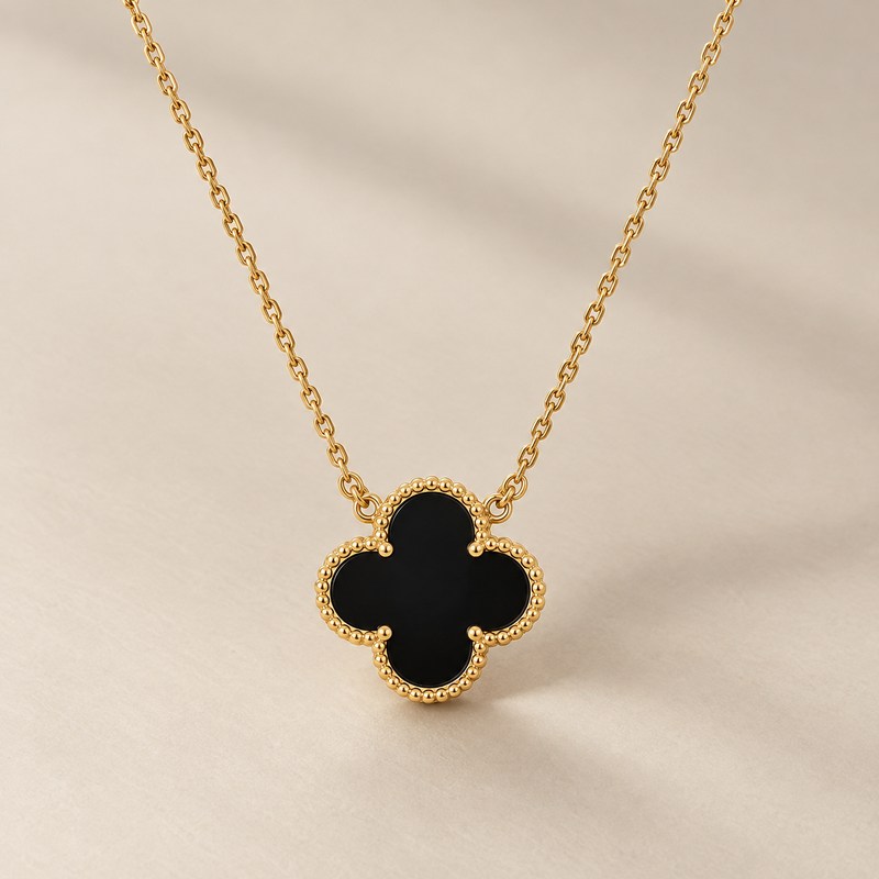Van Cleef & Arpels — Vintage Alhambra pendant — Ilustración generada por IA