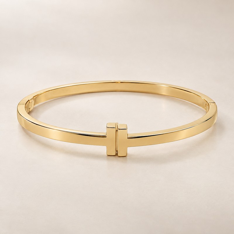Tiffany & Co. — Tiffany T T1 Narrow Hinged Bangle — Ilustración generada por IA