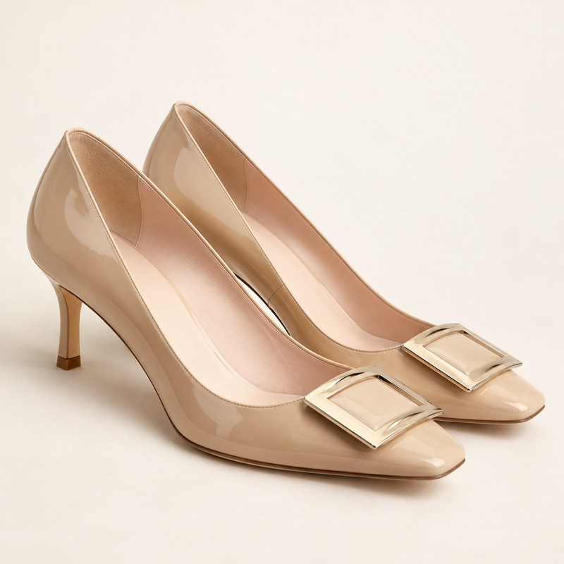 Belle Vivier Pumps — beige patent leather — AI से निर्मित चित्र