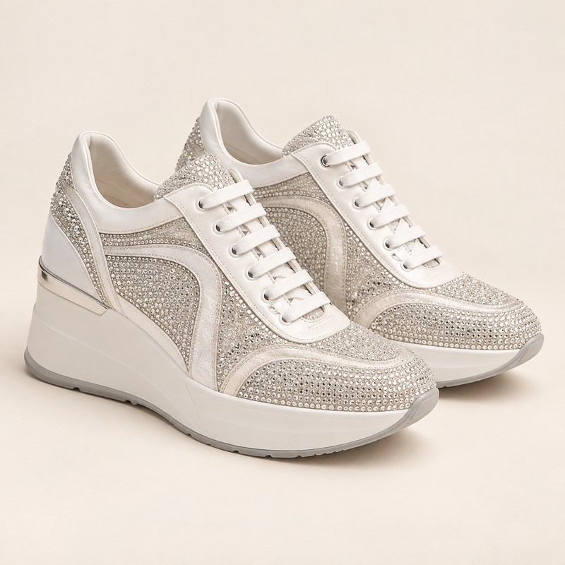 Xtra White And Silver Sneaker 15 — AI 生成イラスト